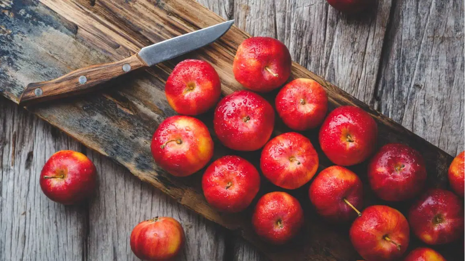 Apple season is here - learn the best way to preserve your apples - recipes included!