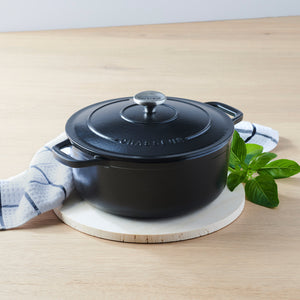 Chasseur Round 24cm/4L Black Cast Iron French Oven